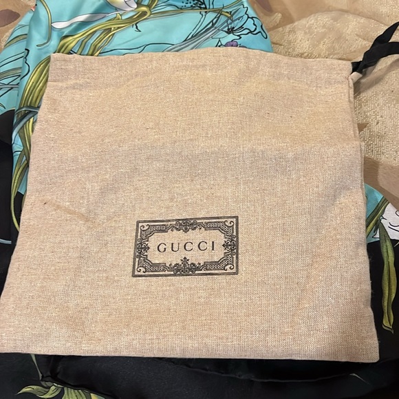 Pristine Gucci 100% Silk Scarf - Picture 7 of 7